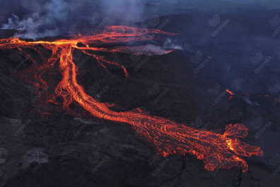 Coulées de lave nocturnes - 0mn 33s